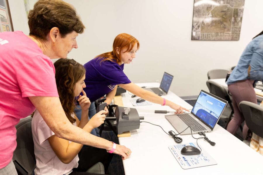 Walking a participant through how to use the flight simulator